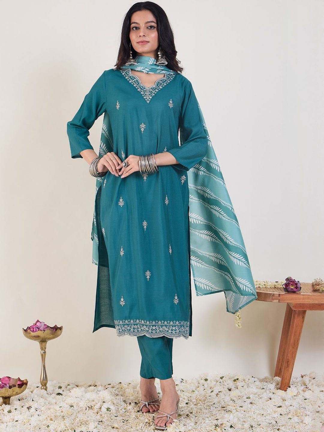Dhiyona IE Ethnic Motifs Embroidered Thread Work Kurta with Trousers & With Dupatta