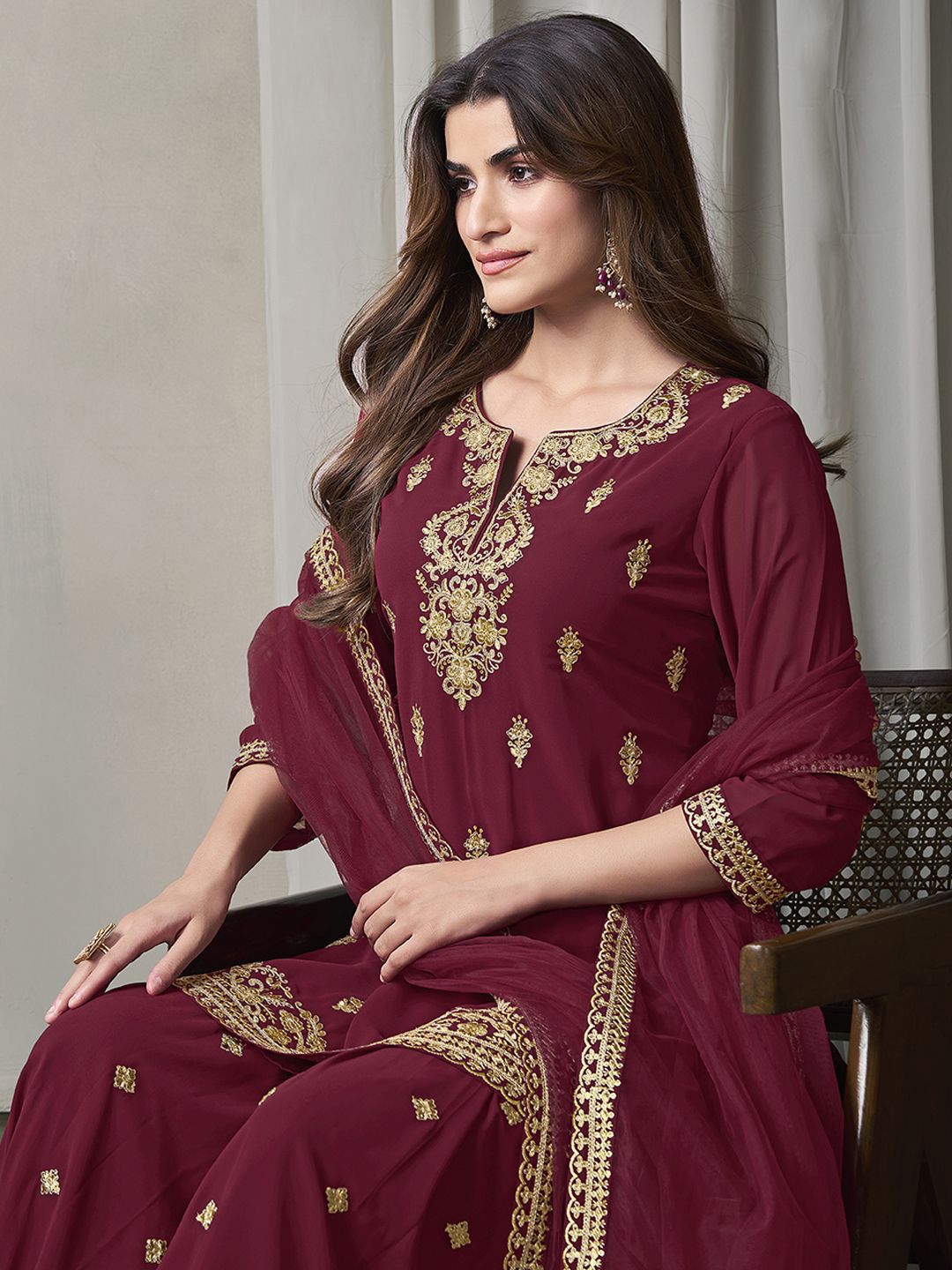 Dhiyona IN Women Floral Zari and Sequinned Embroidered Kurta Set with Dupatta