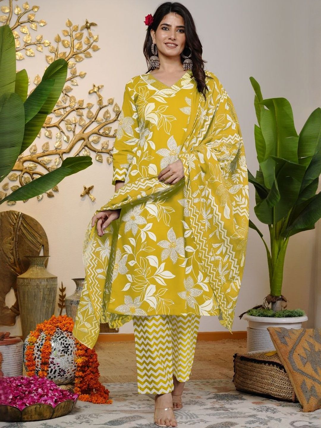 Dhiyona KL Women Floral Printed Regular Sequinned Pure Cotton Kurta with Trousers & With Dupatta