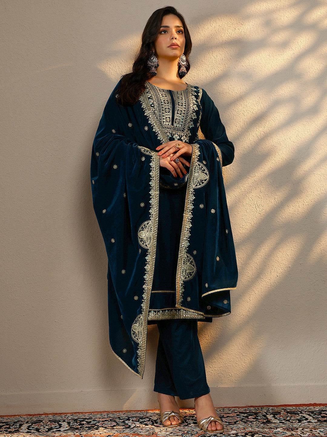 Ethnic Motifs Embroidered Round Neck Zari Velvet Kurta & Trousers With Dupatta