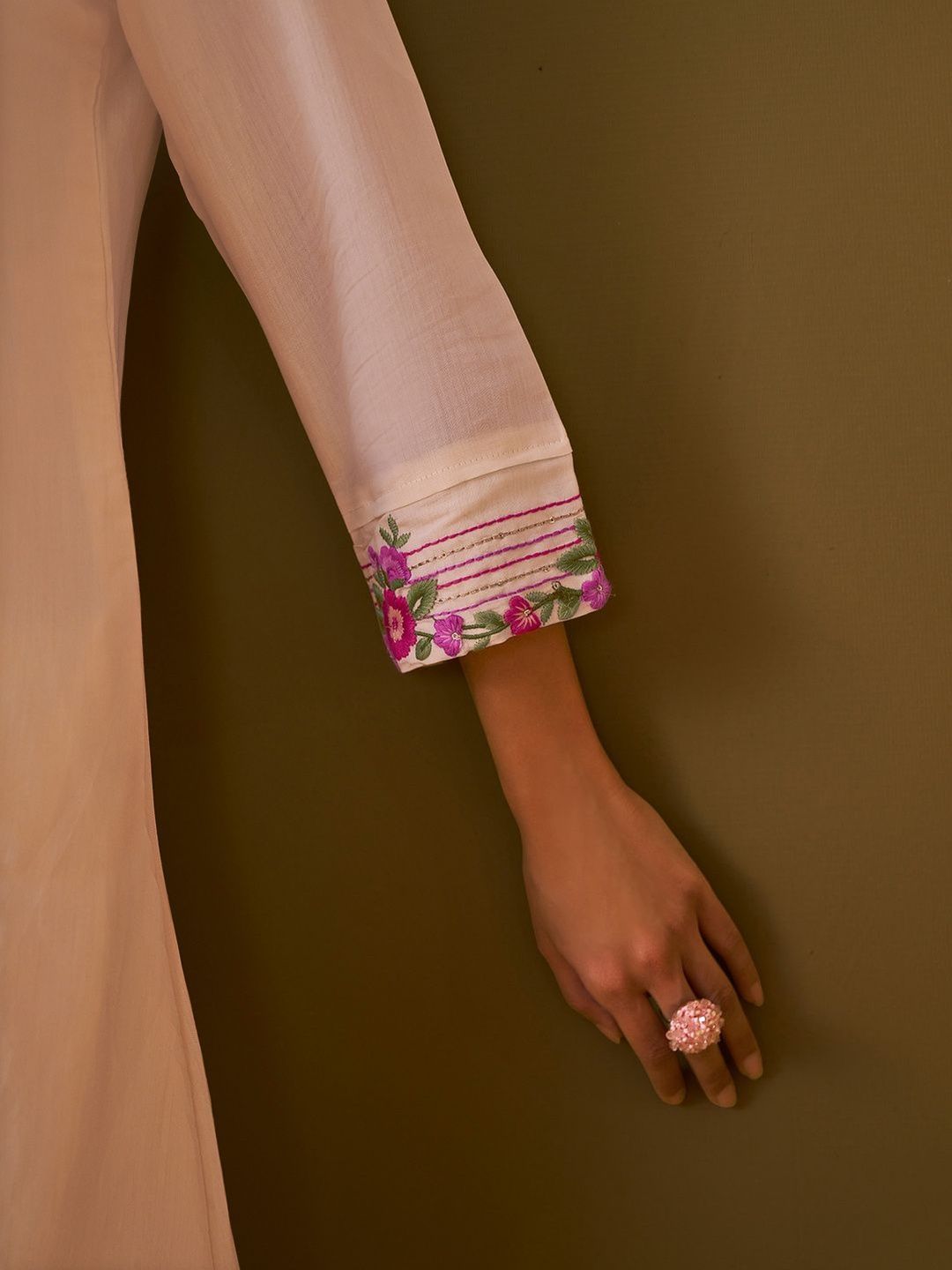 Women Floral Embroidered Regular Thread Work Kurta with Trousers