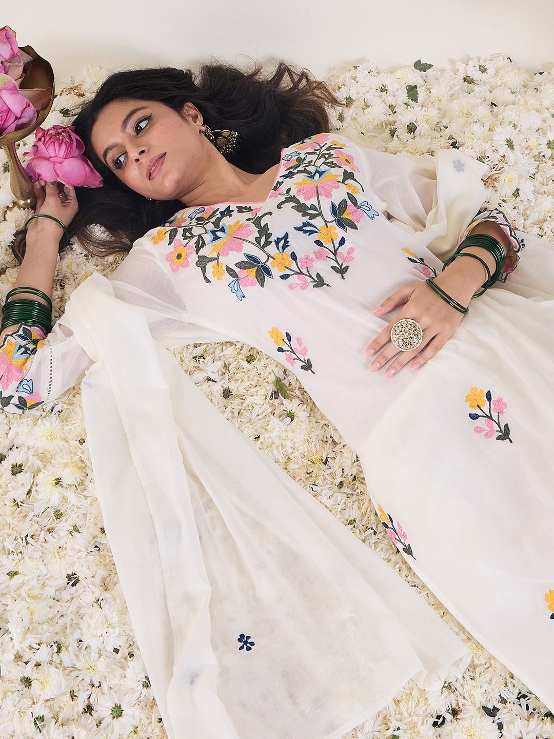 Dhiyona IE Floral Embroidered V-Neck Thread Work Pure Cotton Kurta & Trousers With Dupatta