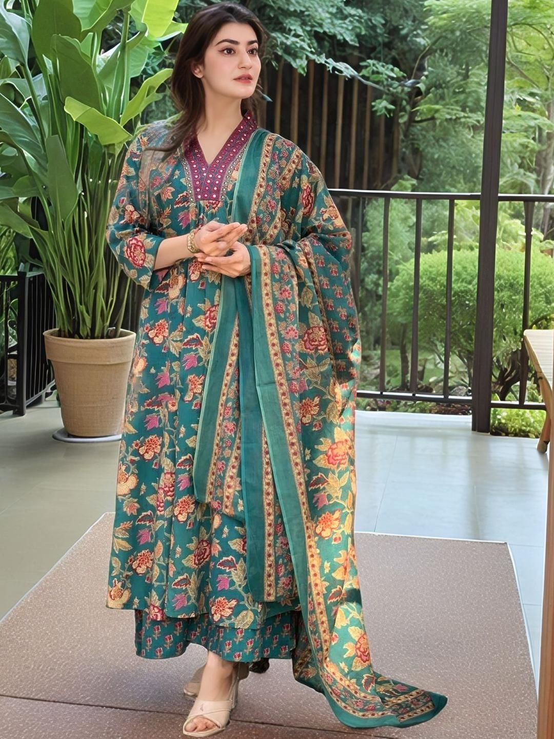 Dhiyona KL Women Green Rayon Blend Printed Anarkali Kurta Set With Dupatta