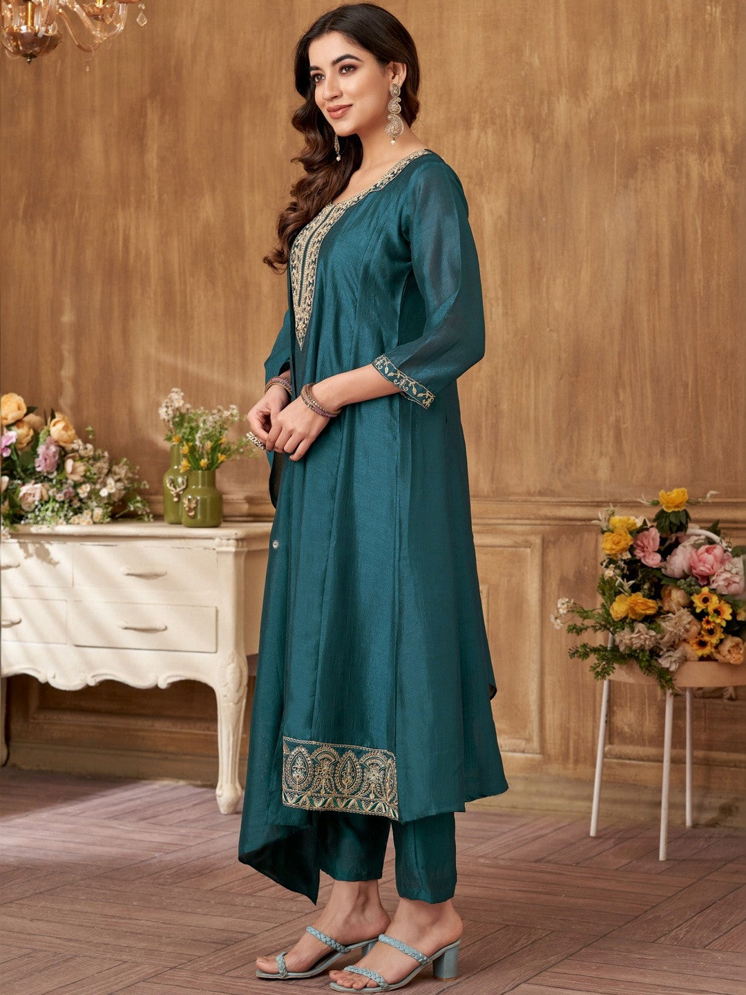 Embroidered RoundMaroon-Neck Kurta Trousers & Dupatta