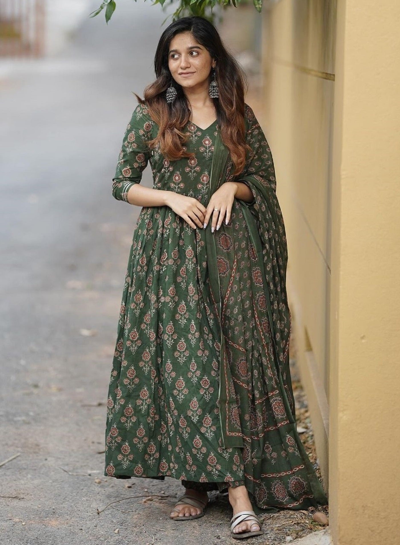 Women Green Anarkali Kurta And Pant Set With Dupatta