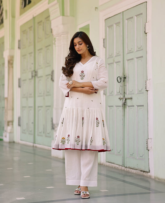 Taka Jhaki Rukhsar White Mul Cotton Kurta Set