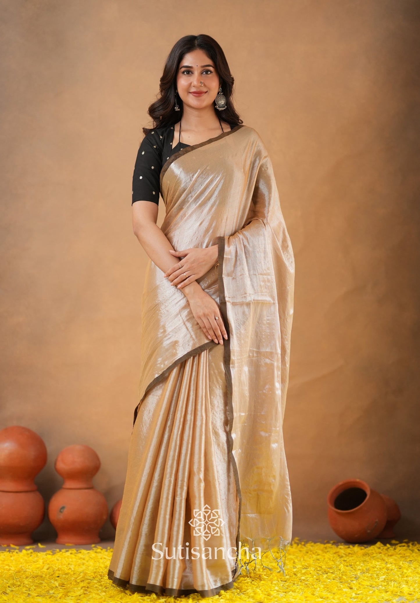 Dhiyona SS Ivory Gold Horizon – Flowing with Regal Charm