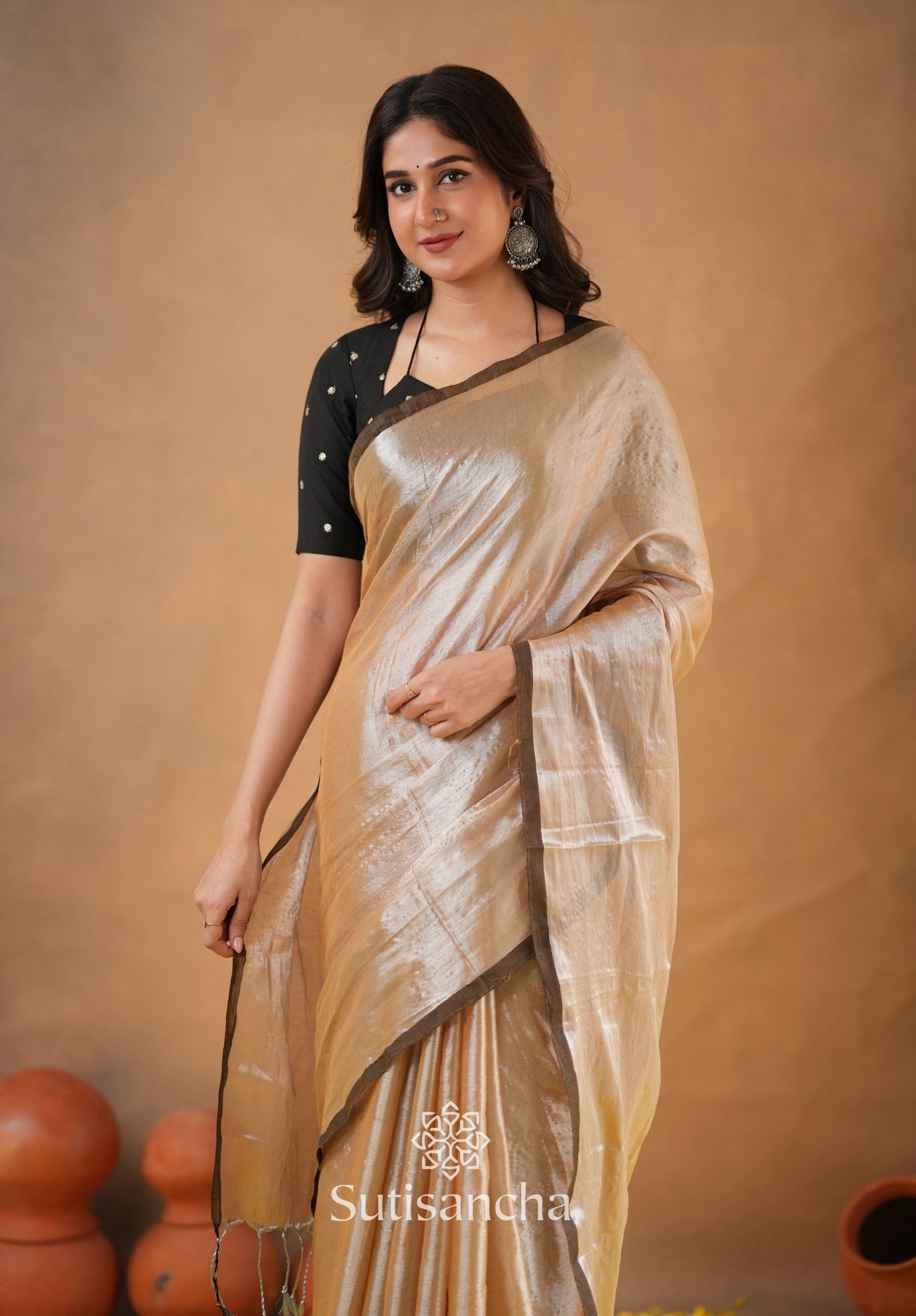 Dhiyona SS Ivory Gold Horizon – Flowing with Regal Charm