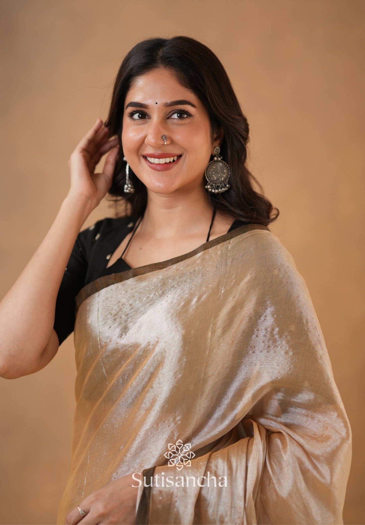 Dhiyona SS Ivory Gold Horizon – Flowing with Regal Charm