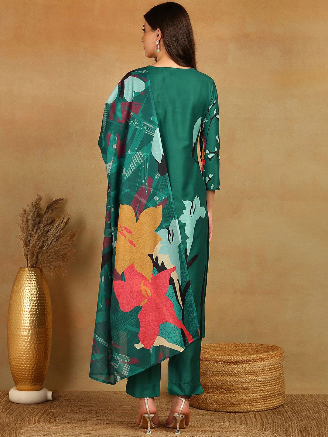 Dhiyona KL Floral Printed V-Neck Beads and Stones Kurta with Trousers & Dupatta