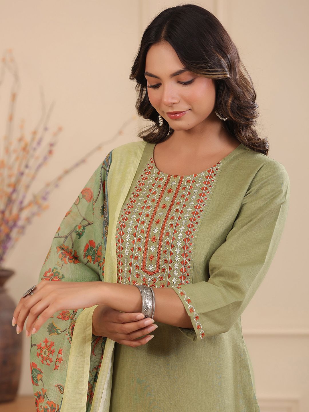 Dhiyona RR Women's Ethnic Motifs Embroidered Thread Work Kurta With Trousers & Dupatta