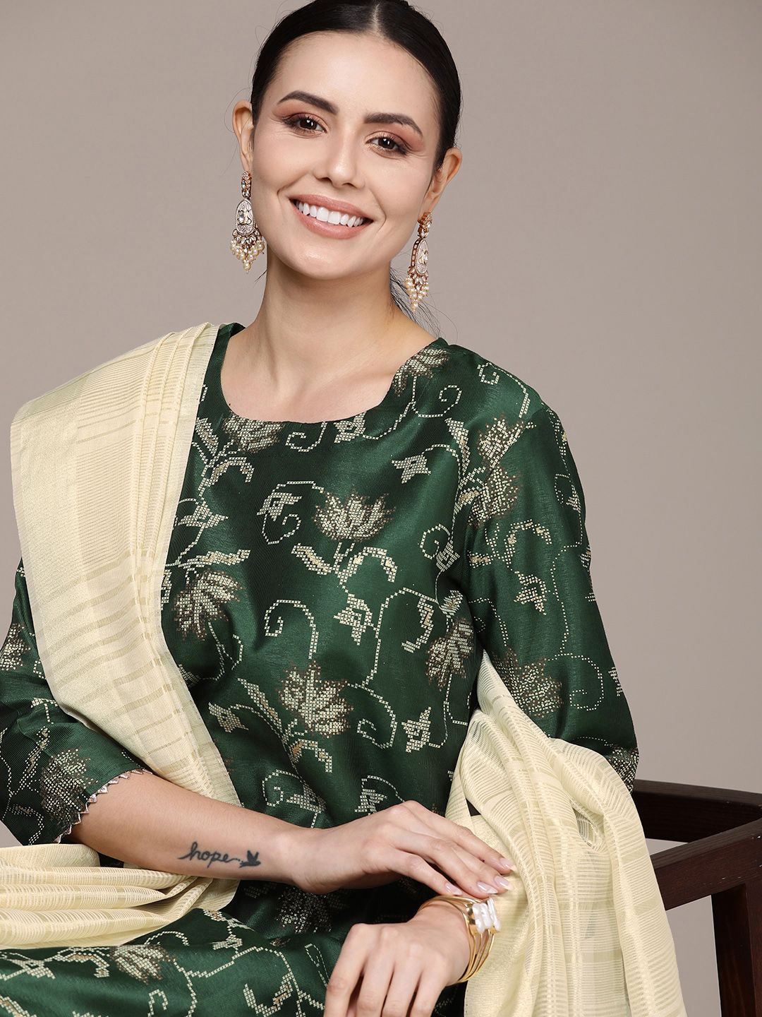 Dhiyona AN Women Floral Printed Regular Chanderi Silk Kurta with Sharara & With Dupatta