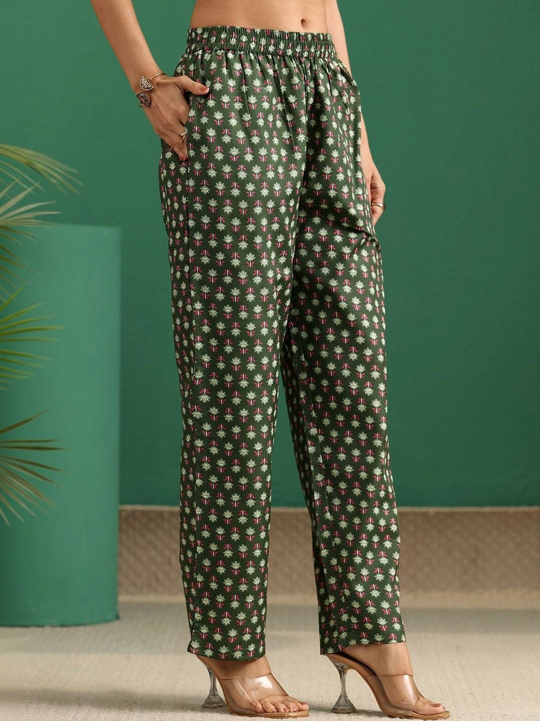 Women Floral Printed Regular Thread Work Kurta with Trousers & With Dupatta