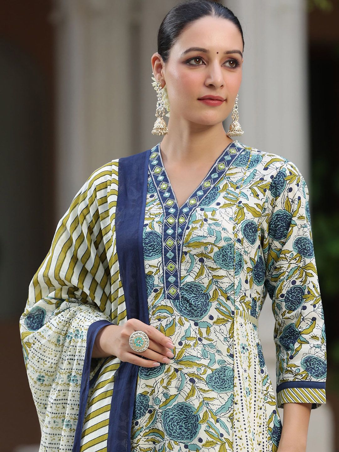 Dhiyona RR Women's Floral Printed Thread Work Pure Cotton Kurta with Trousers & With Dupatta