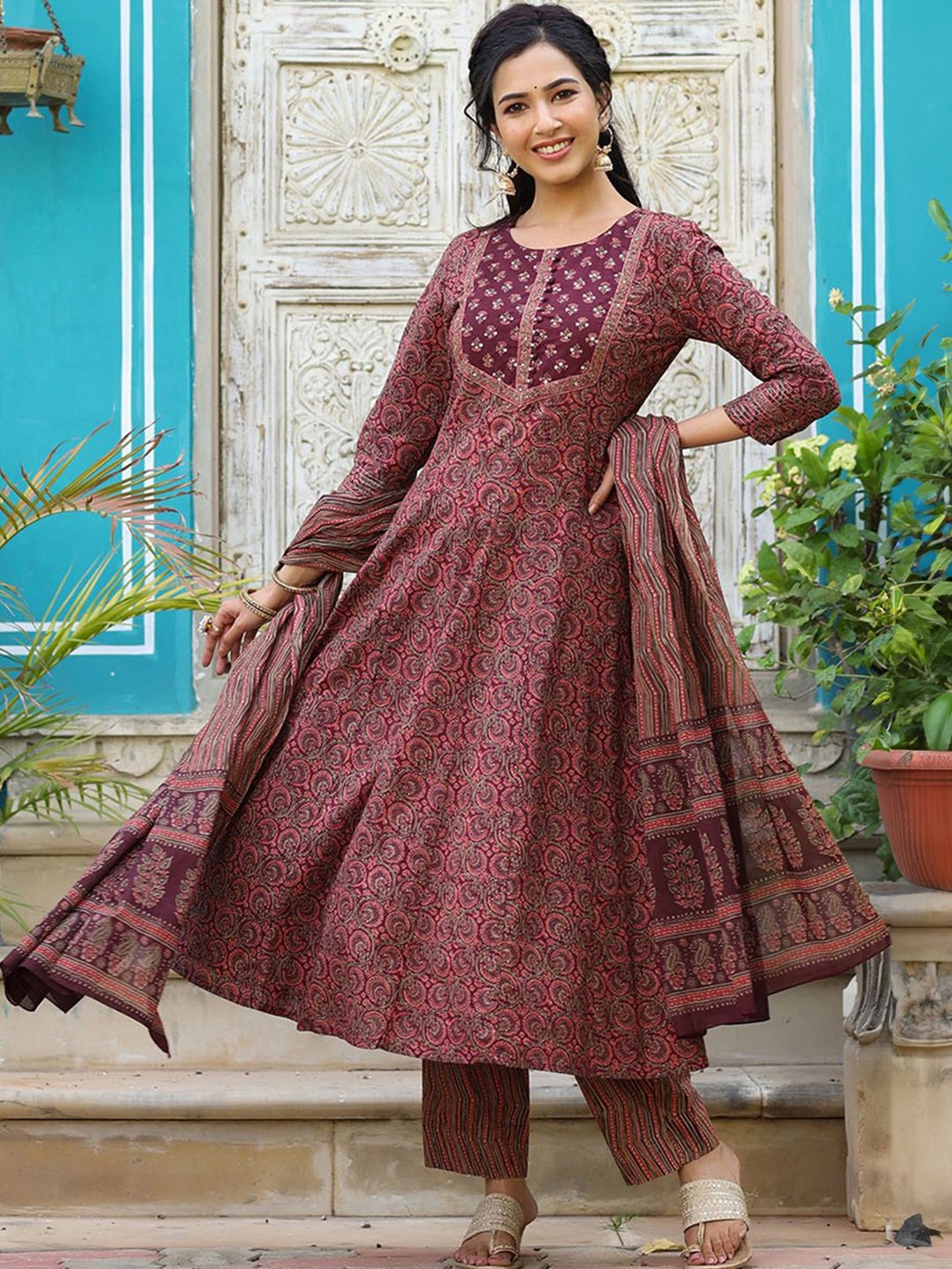 Dhiyona KL Ethnic Motifs Printed Empire Sequinned Kurta with Trousers & Dupatta