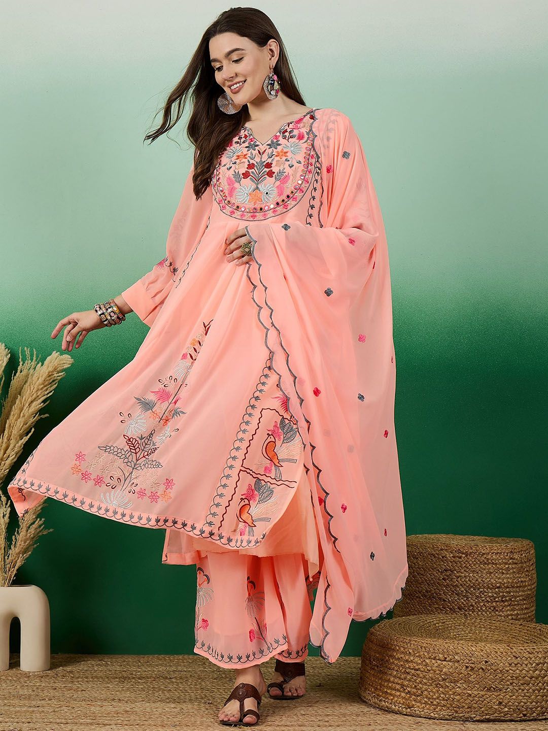 Dhiyona KL Floral Embroidered V-Neck Cuffed Sleeves Thread Work Kurta ,Palazzos & Dupatta