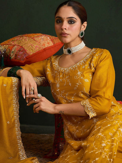 Dhiyona IE Floral Embroidered Thread Work Kurta With Trousers & Dupatta