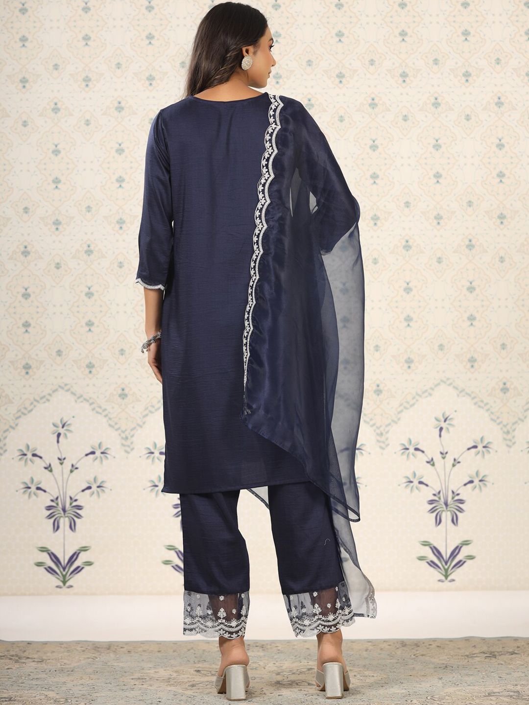 Dhiyona OD  Women Floral Embroidered Regular Thread Work Kurta with Trousers & With Dupatta