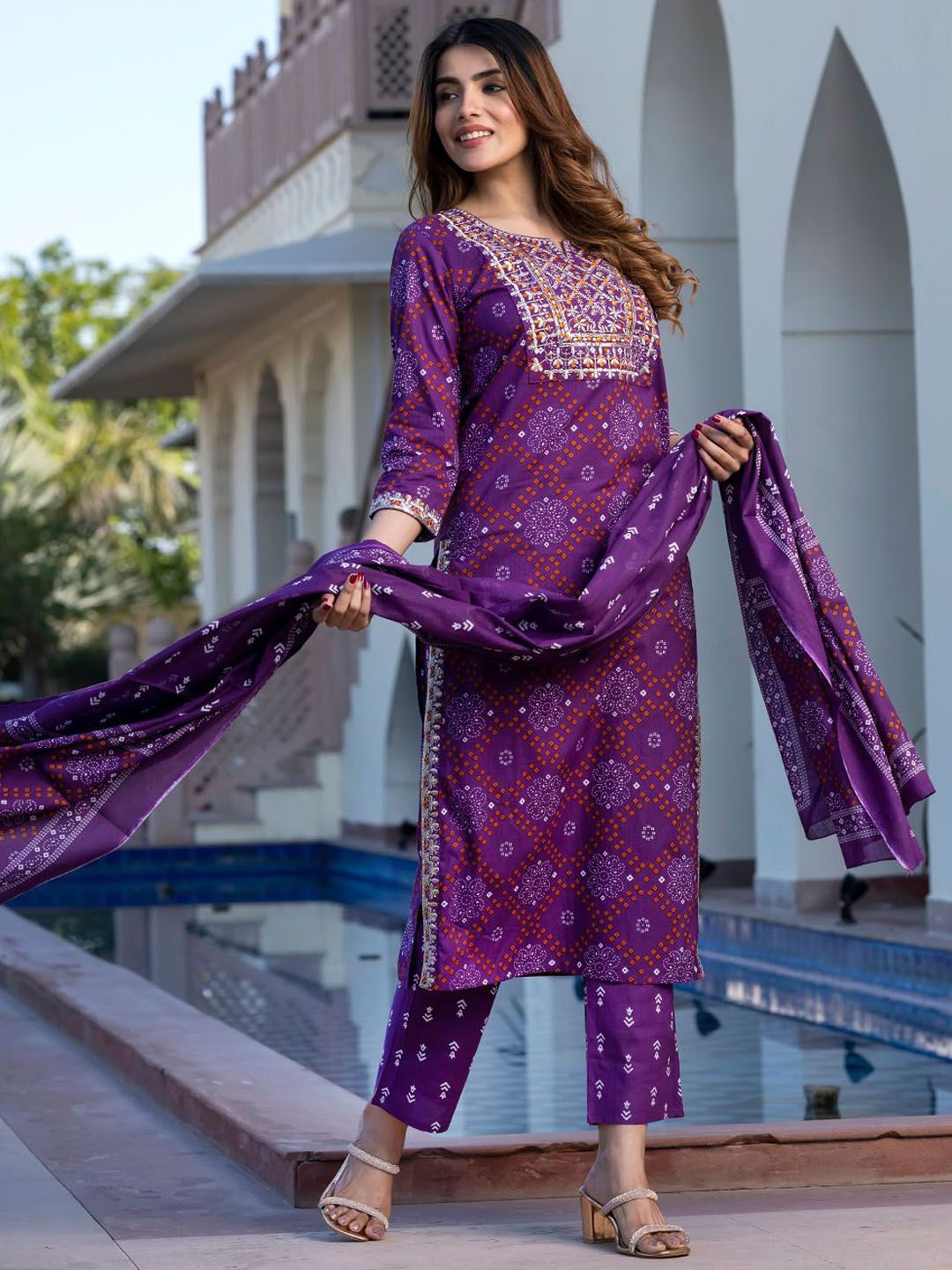 Dhiyona KL Women Bandhani Printed Regular Sequinned Pure Cotton Kurta with Trousers & With Dupatta