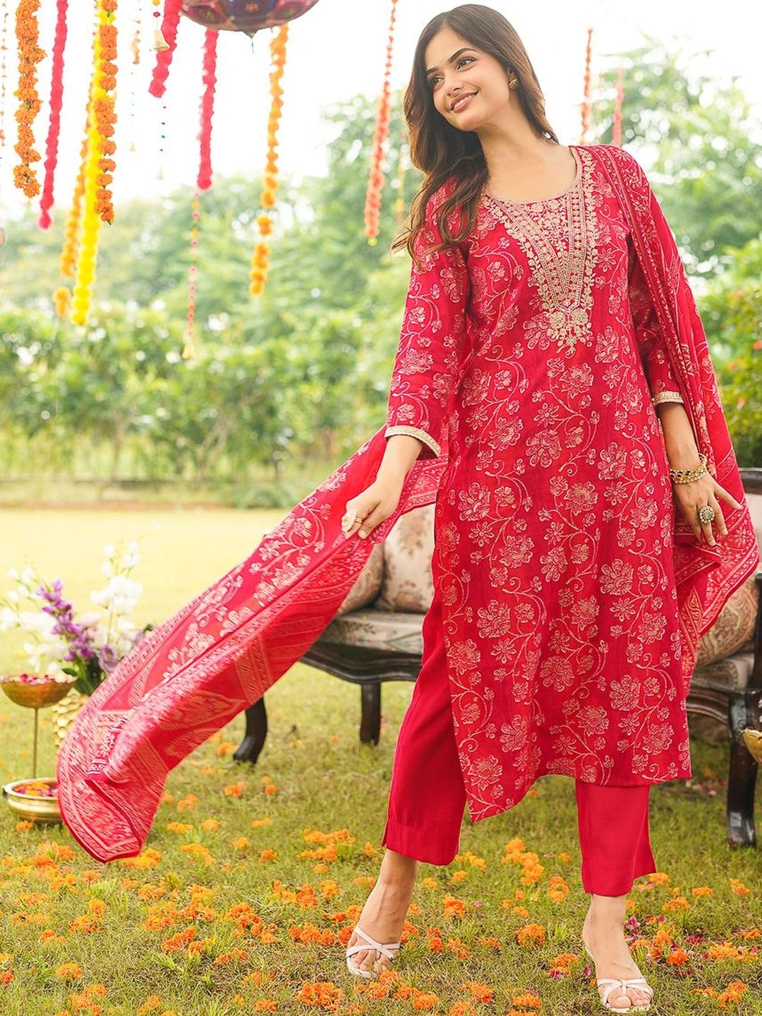 Dhiyona KL Ethnic Motifs Printed Round Neck Kurta with Trousers & Dupatta