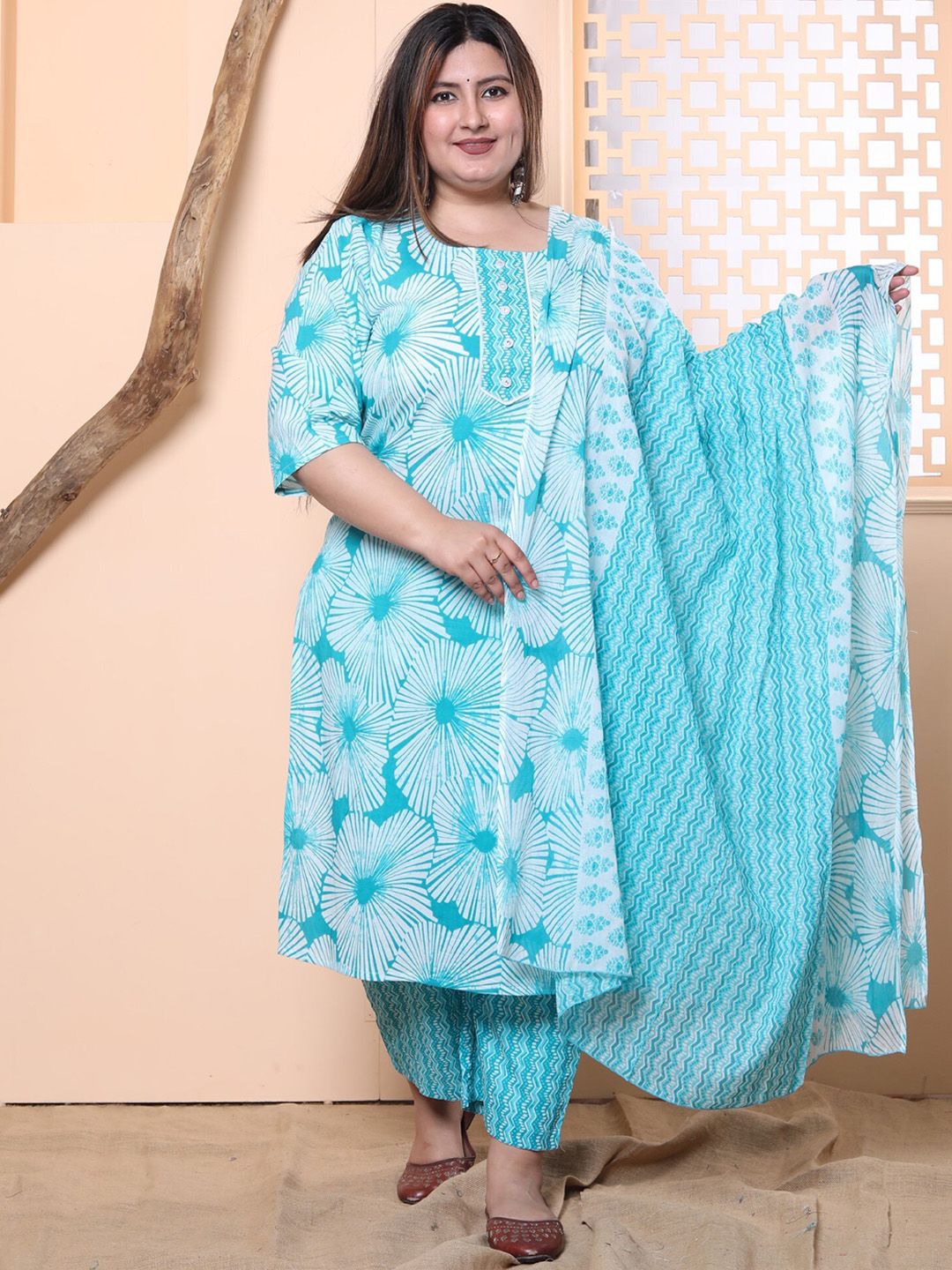 Dhiyona KL Plus Size Floral Printed Pure Cotton Kurta with Trousers & Dupatta