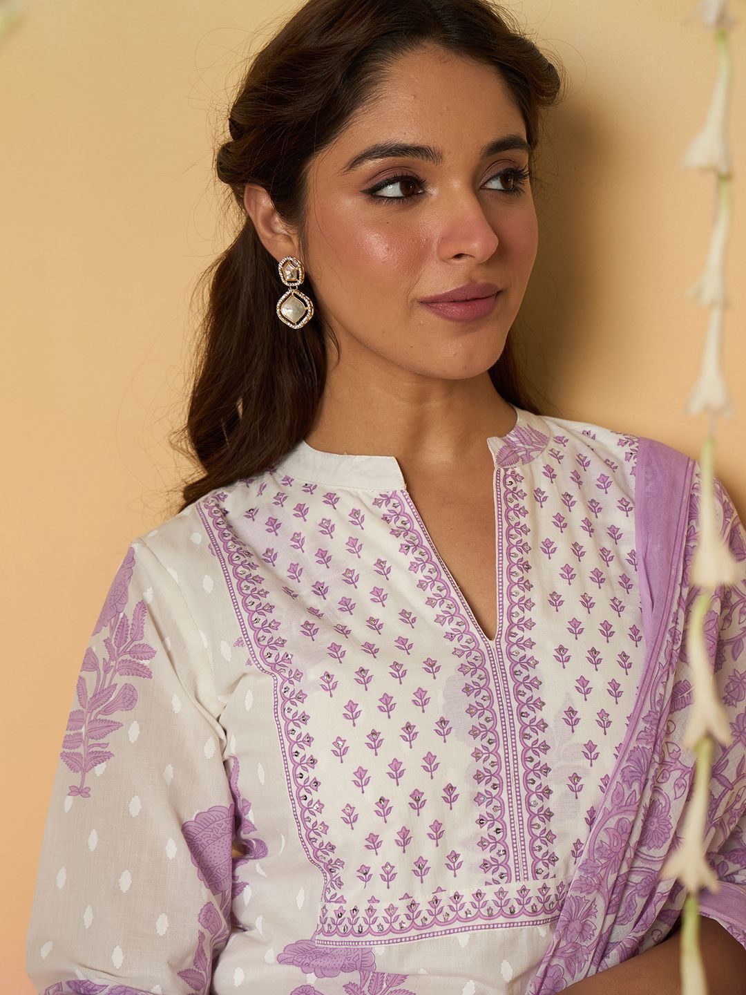 Dhiyona IE Women Floral Printed Pure Cotton Kurta with Trousers & With Dupatta