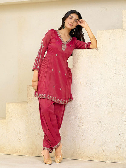 Dhiyona CH Women Floral Embroidered Regular Sequinned Kurta with Patiala