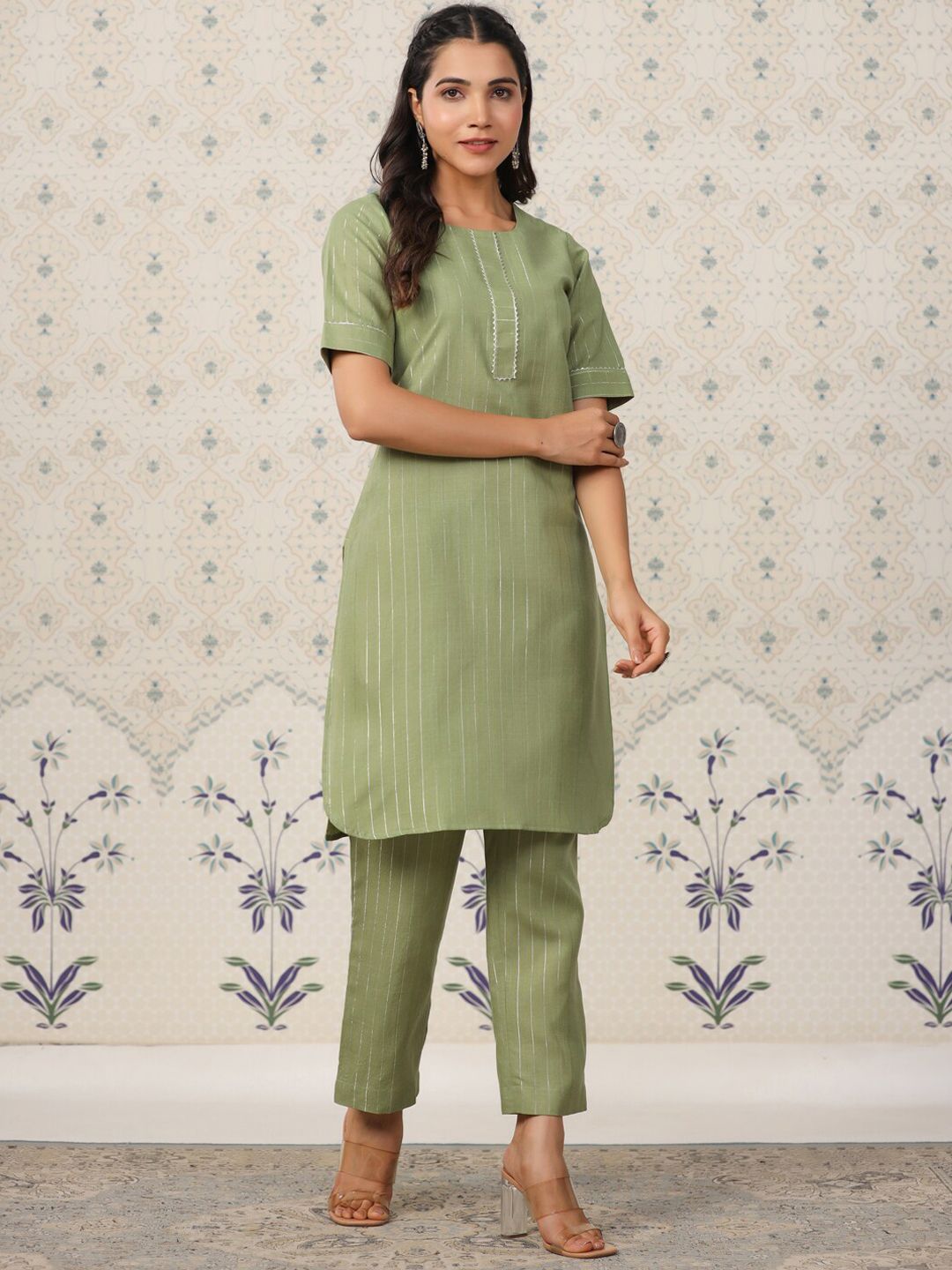 Dhiyona OD  Striped Regular Gotta Patti Kurta With Trousers