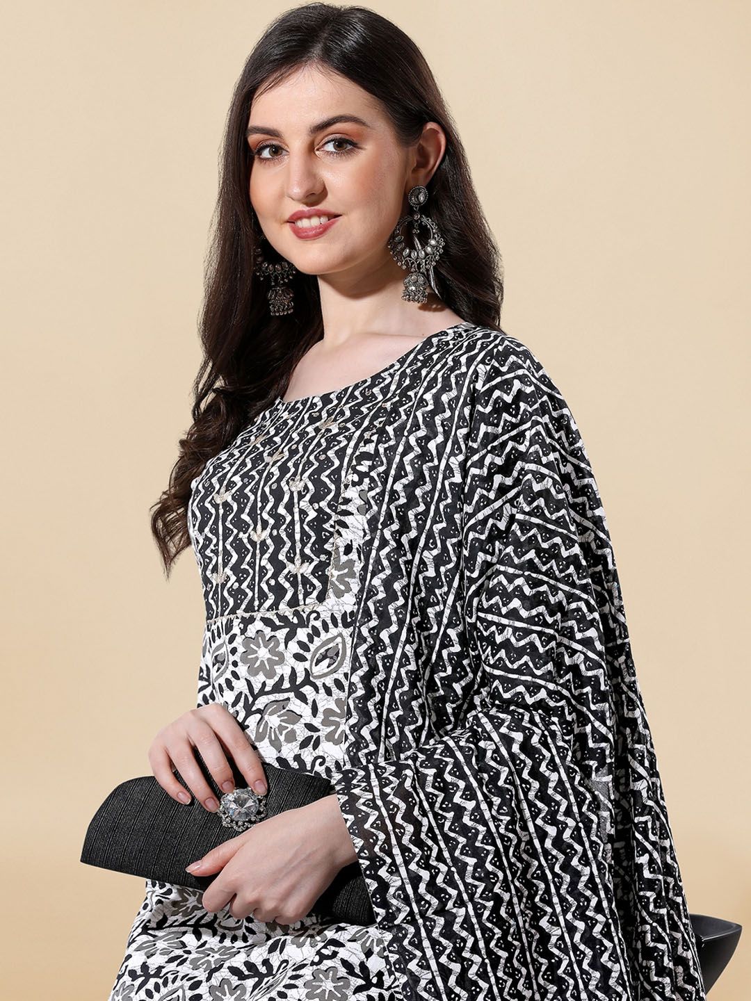 Dhiyona KL Floral Printed Gotta Patti Pure Cotton Straight Kurta & Trousers With Dupatta