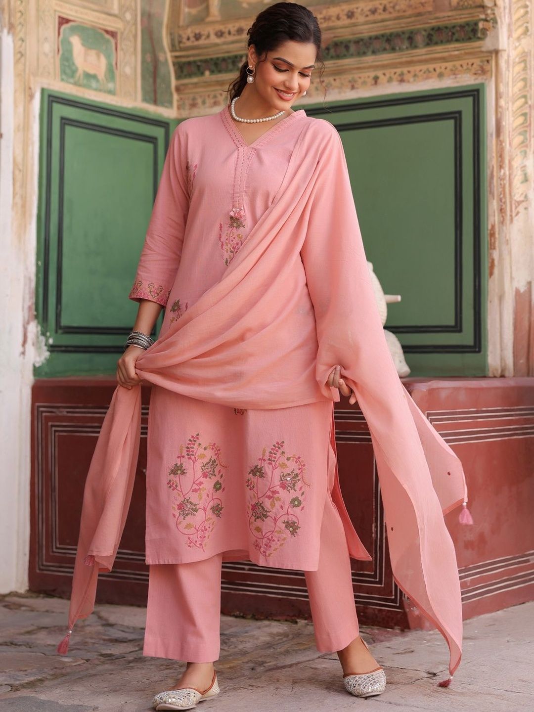 Dhiyona RR Women's Floral Embroidered Thread Work Pure Cotton Kurta With Trousers & Dupatta