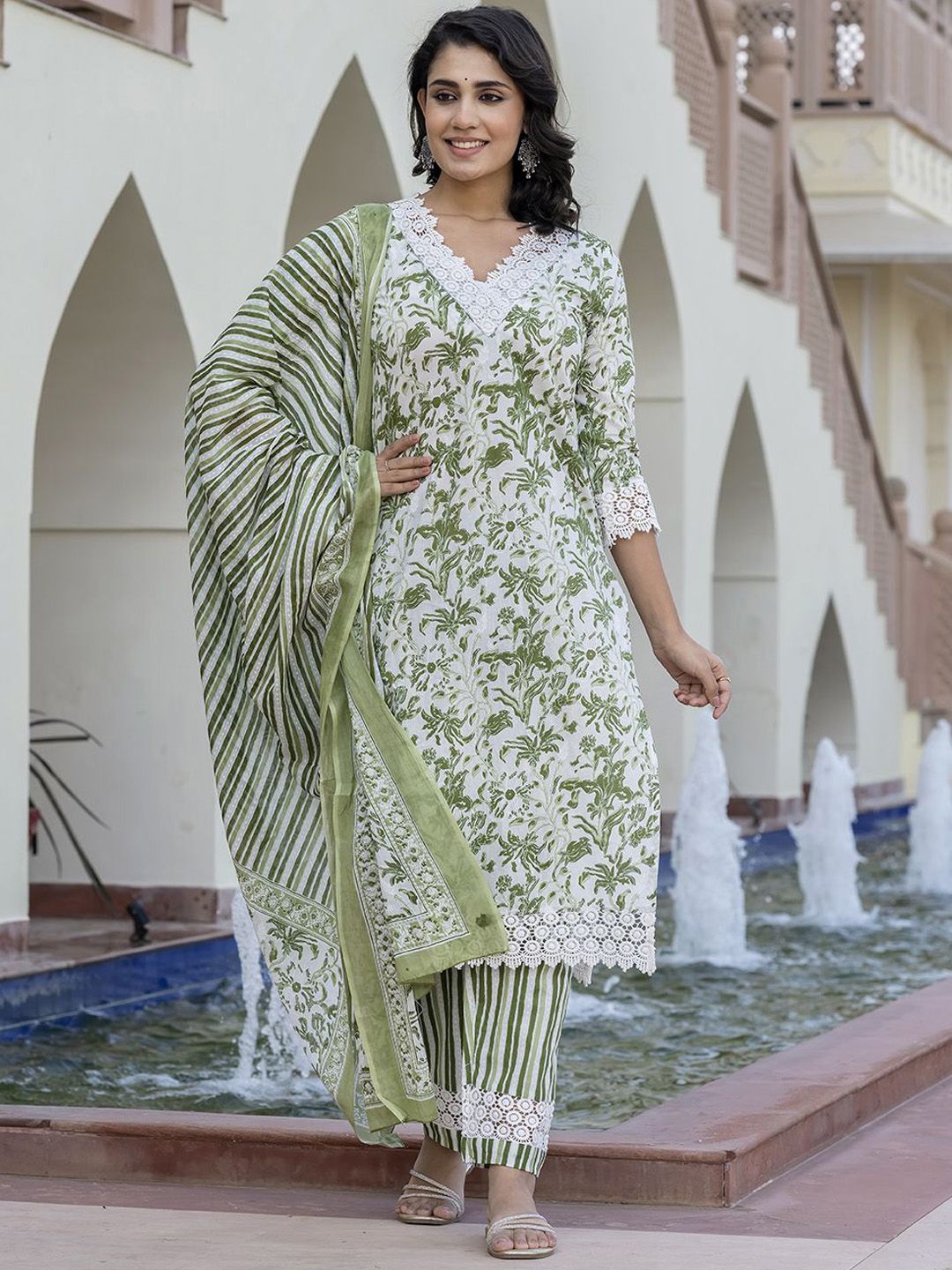 Dhiyona KL Floral Printed Straight Pure Cotton Kurta With Trousers & Dupatta