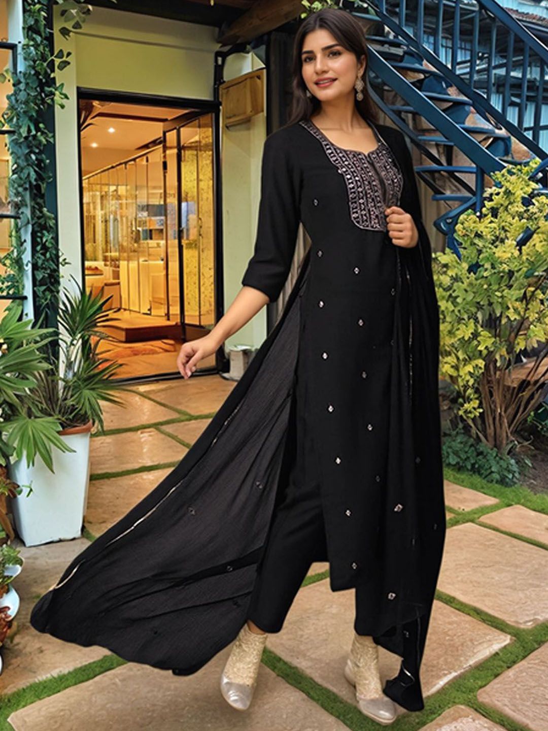Dhiyona KL Women Ethnic Motifs Embroidered Regular Kurta with Trousers & With Dupatta