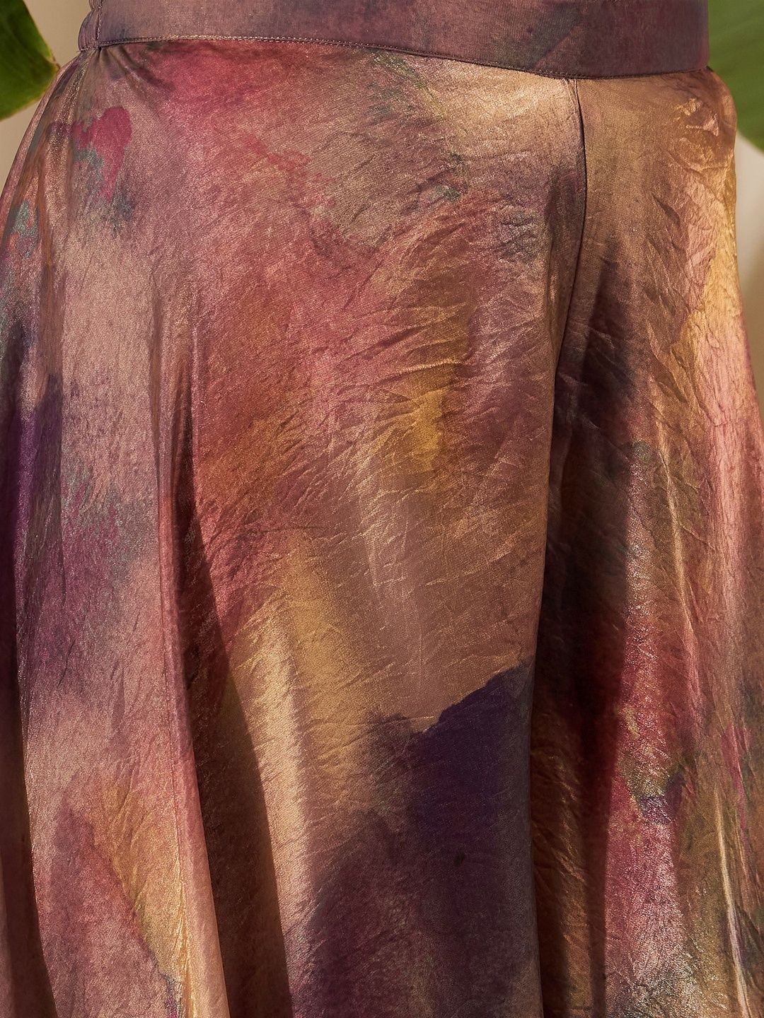Dhiyona IN Women Crushed Oraganza Silk Embroidered Kurta Set with Dupatta