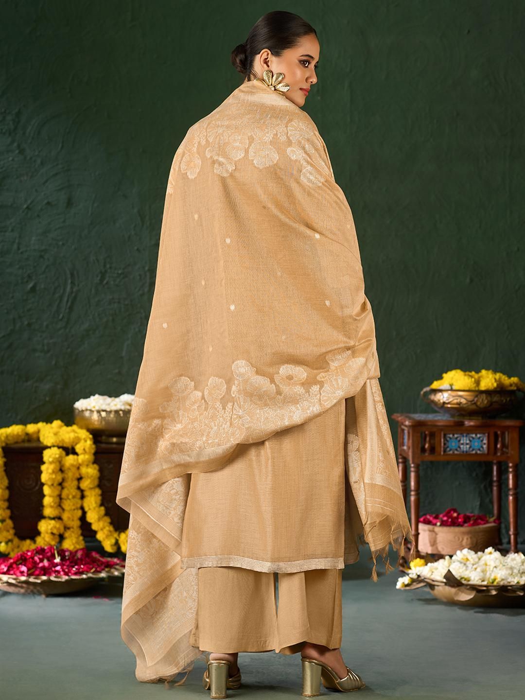 Dhiyona KL Women Ethnic Motifs Thread Work Kurta And Palazzos & With Dupatta