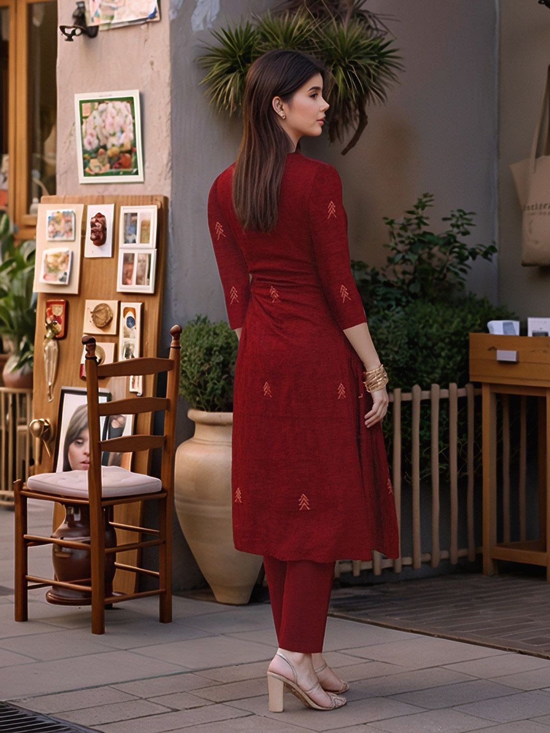 Dhiyona KL Women Maroon Rayon Blend Printed Straight Kurta Set With Dupatta