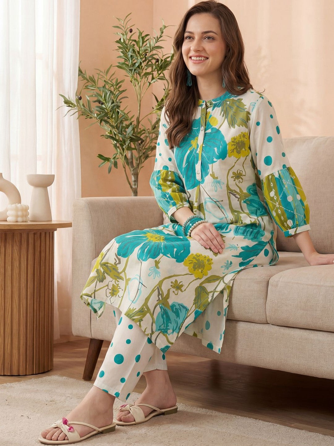 Women Floral Printed Regular Kurta with Trousers