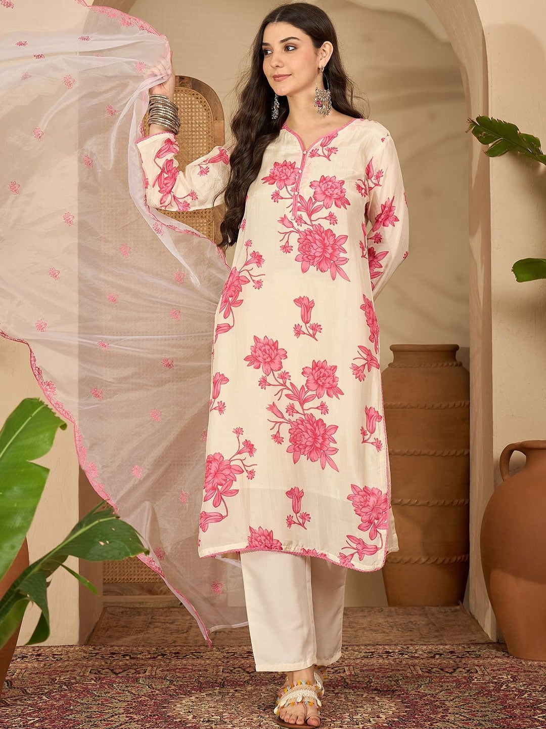 Women Floral Printed Regular Kurta With Trousers & With Dupatta