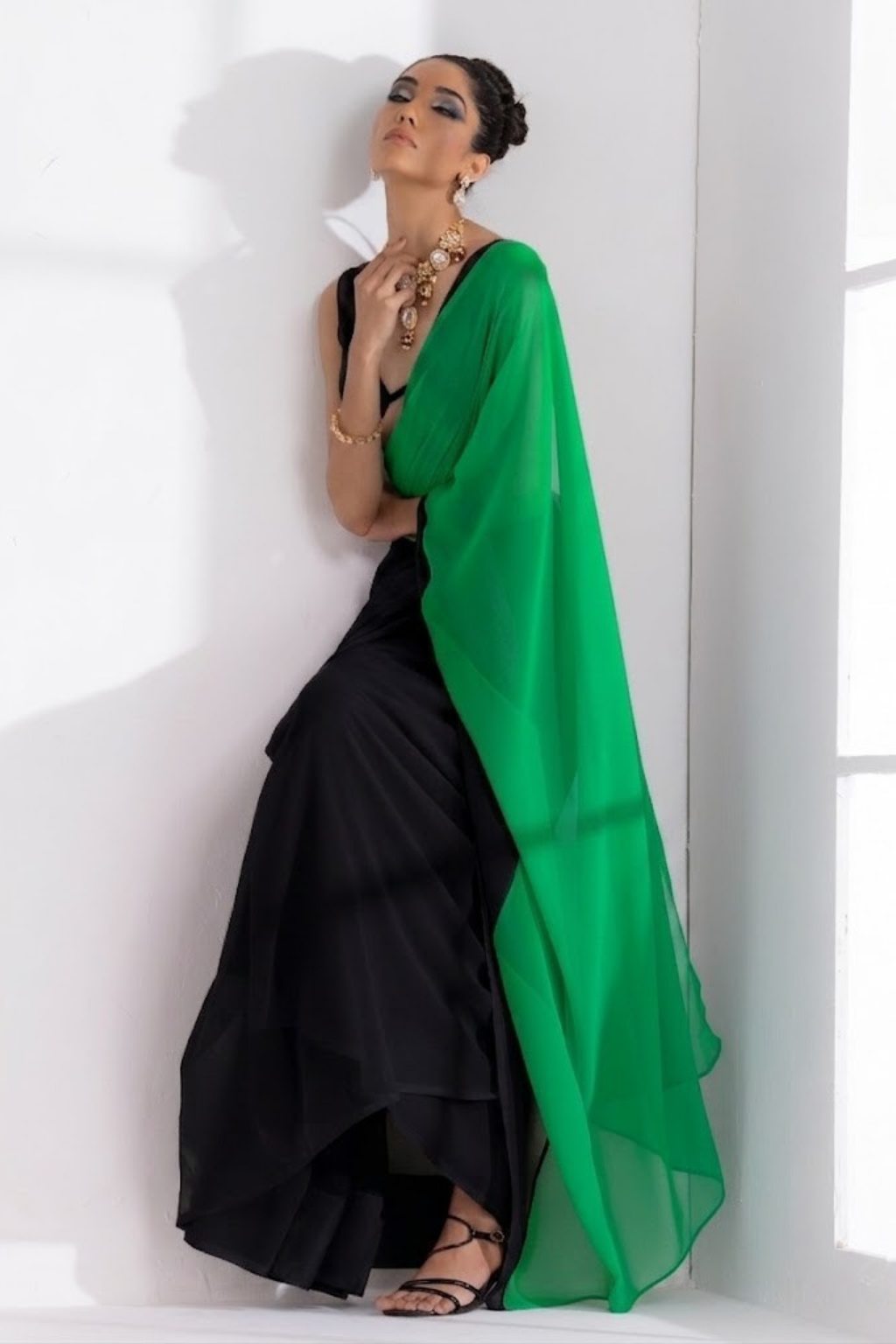 Dhiyona ST Black and Green Georgette Triangle Saree with Blouse Fabric