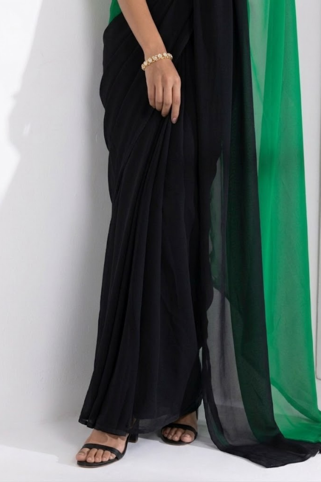Dhiyona ST Black and Green Georgette Triangle Saree with Blouse Fabric
