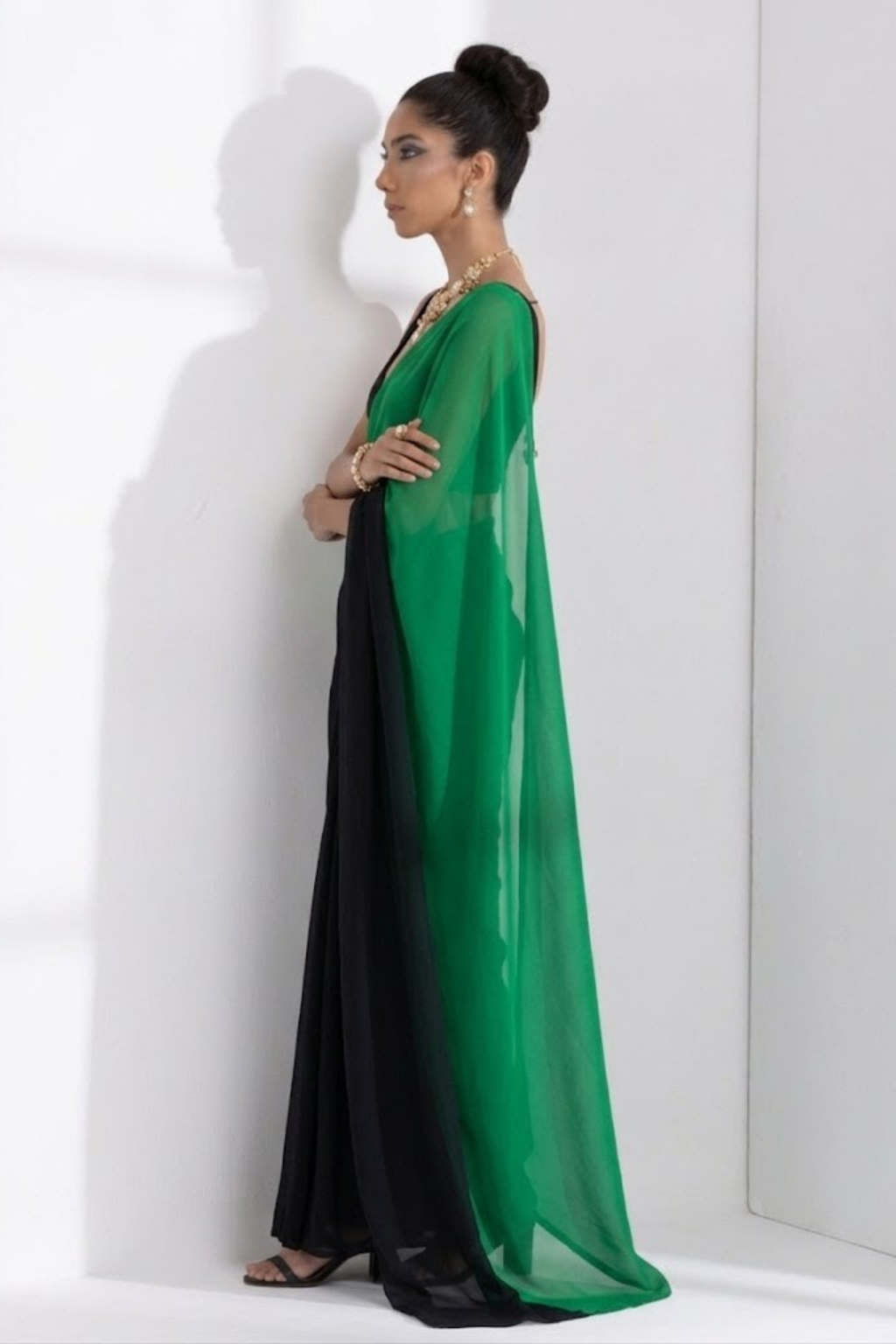 Dhiyona ST Black and Green Georgette Triangle Saree with Blouse Fabric