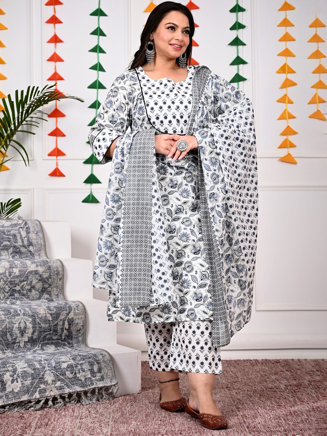 Dhiyona KL Plus Size Floral Printed Pure Cotton Kurta With Trousers & Dupatta