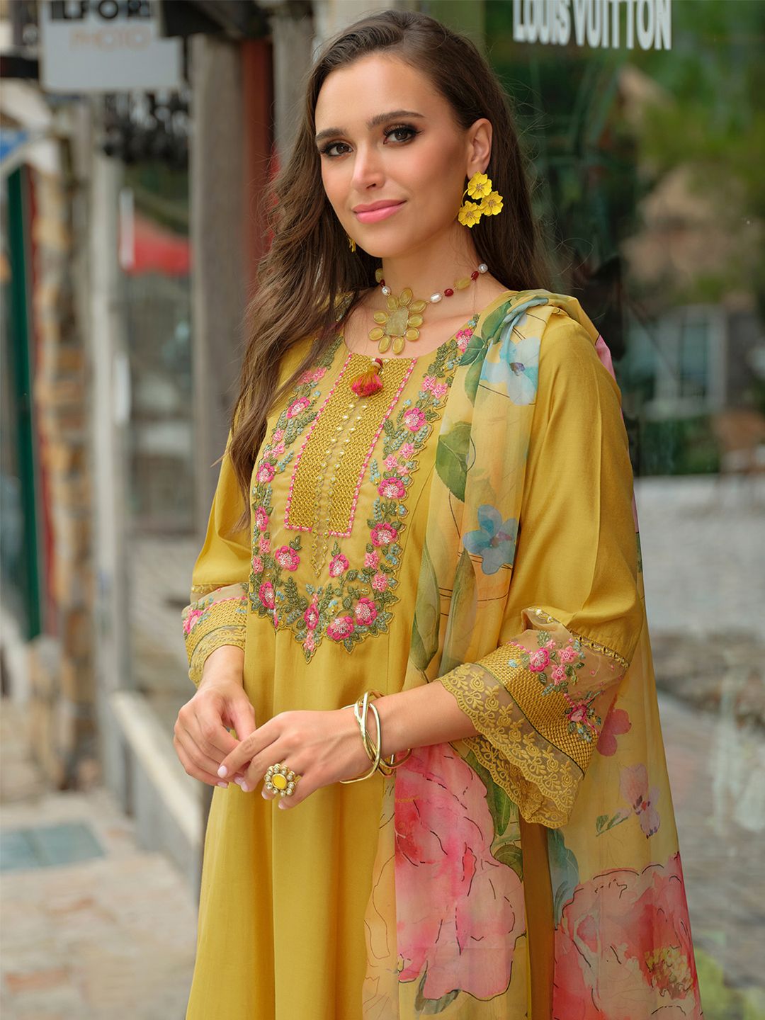 Dhiyona IE Floral Embroidered Round Neck Thread Work Kurta With Trousers & Dupatta