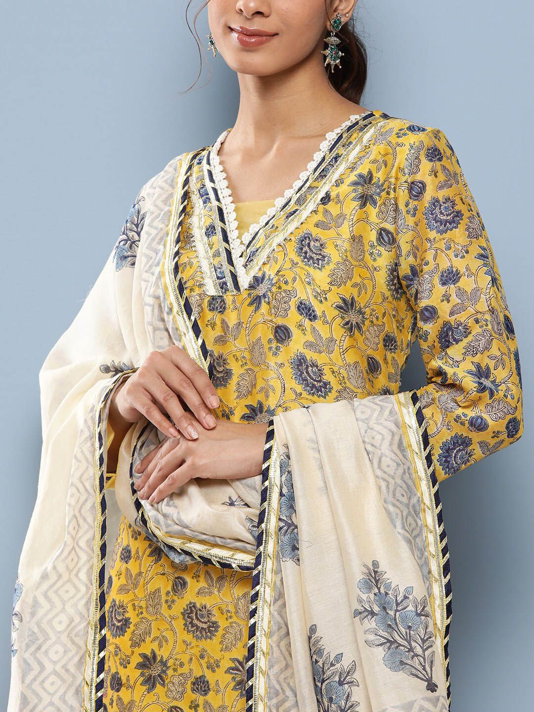 Dhiyona KL Floral Printed Regular Gotta Patti Kurta With Trousers & Dupatta