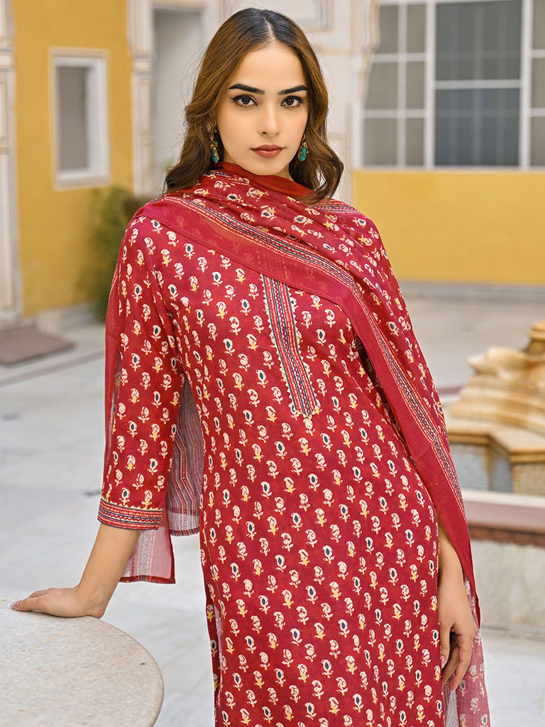Dhiyona KL Floral Printed Straight Kurta With Trousers And Dupatta