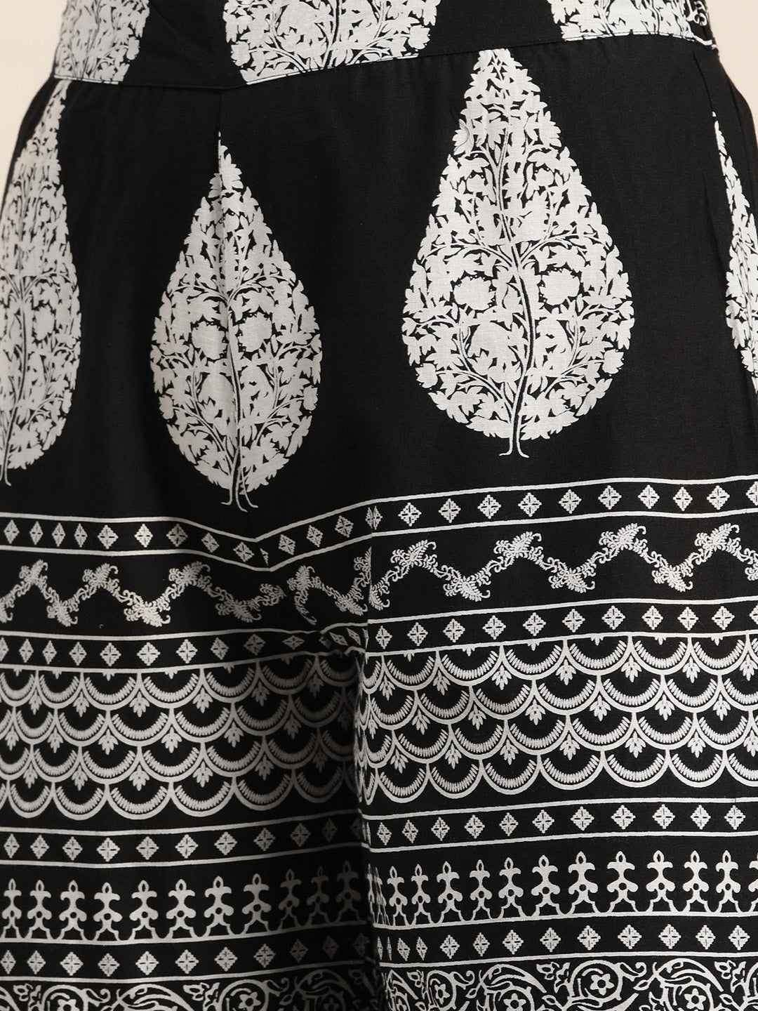 Women Black & White Printed Kurta with Palazzos