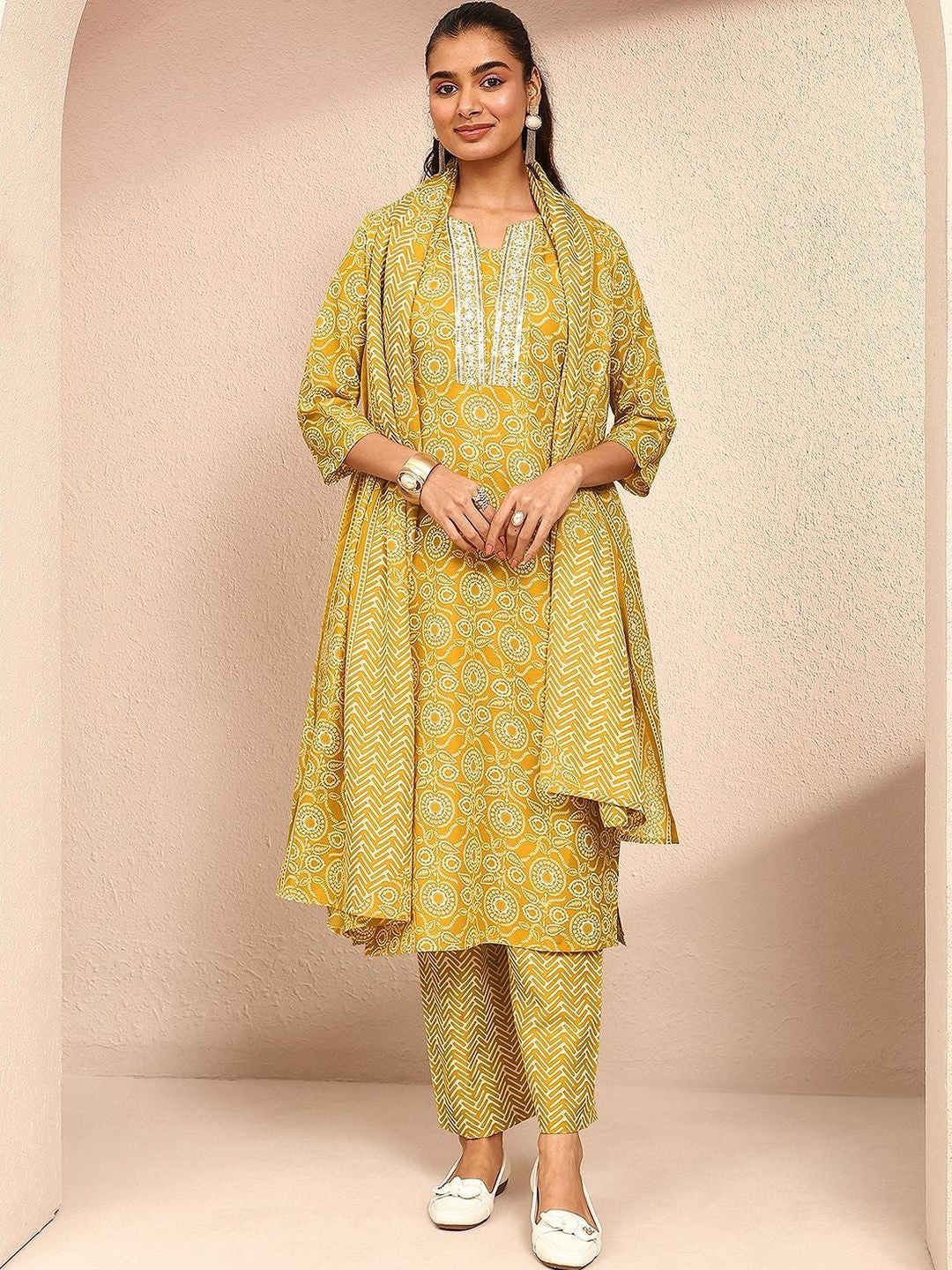 Women Ethnic Motifs Printed Regular Thread Work Kurta with Trousers & With Dupatta
