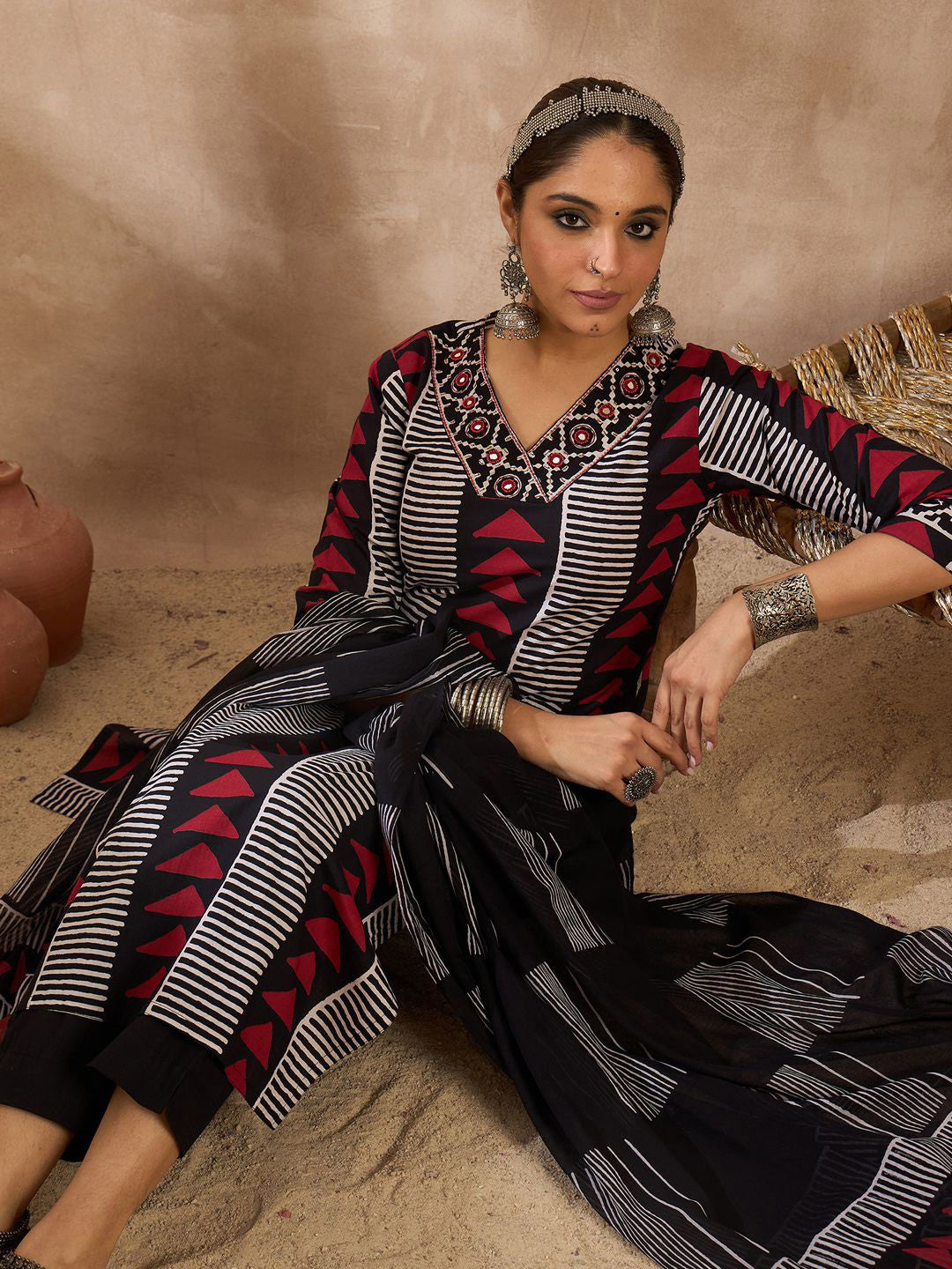 Women Printed Regular Thread Work Pure Cotton Kurta with Trousers & With Dupatta