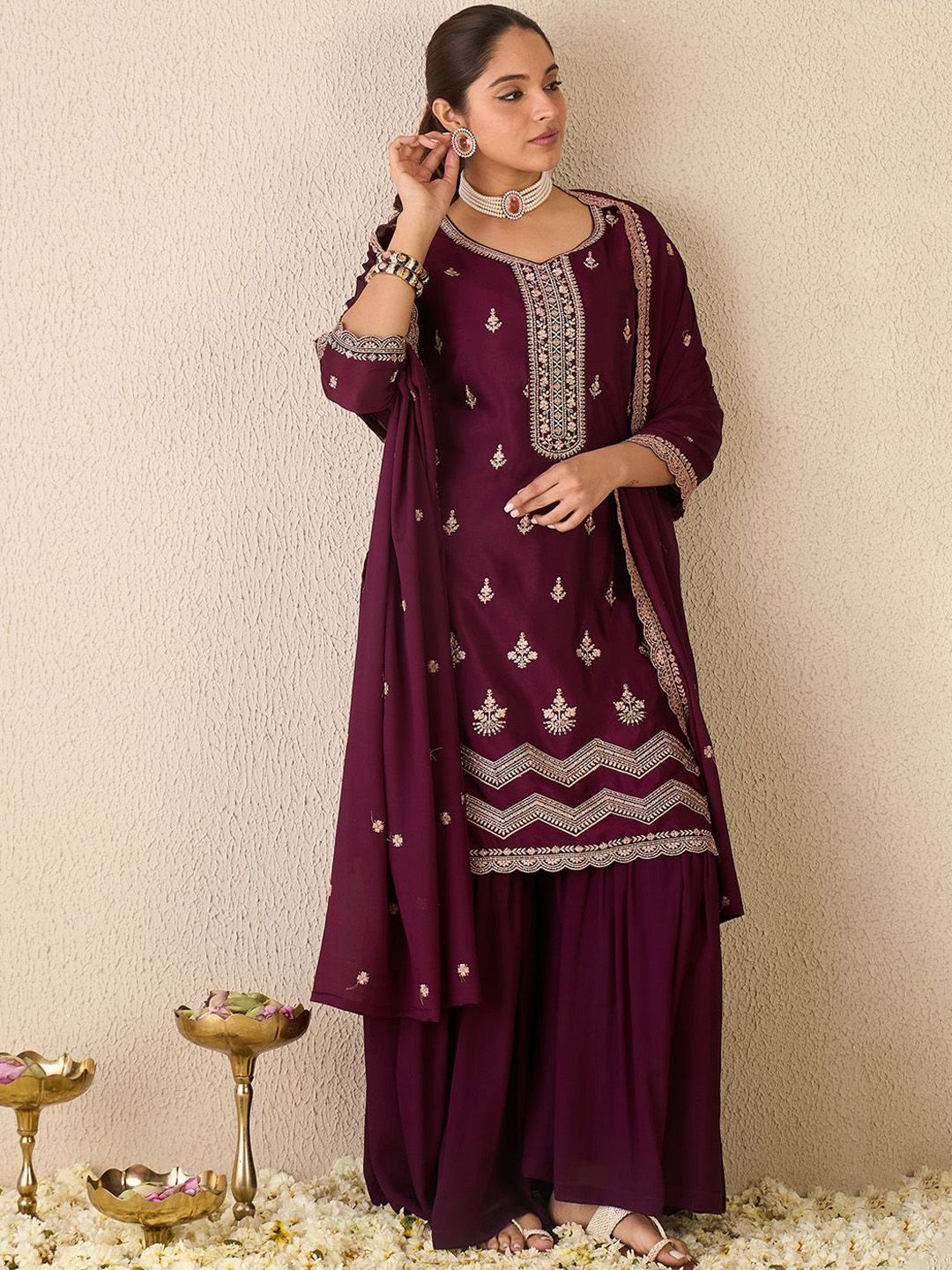 Dhiyona IE Floral Embroidered Sweetheart Neck Kurta With Sharara & Dupatta