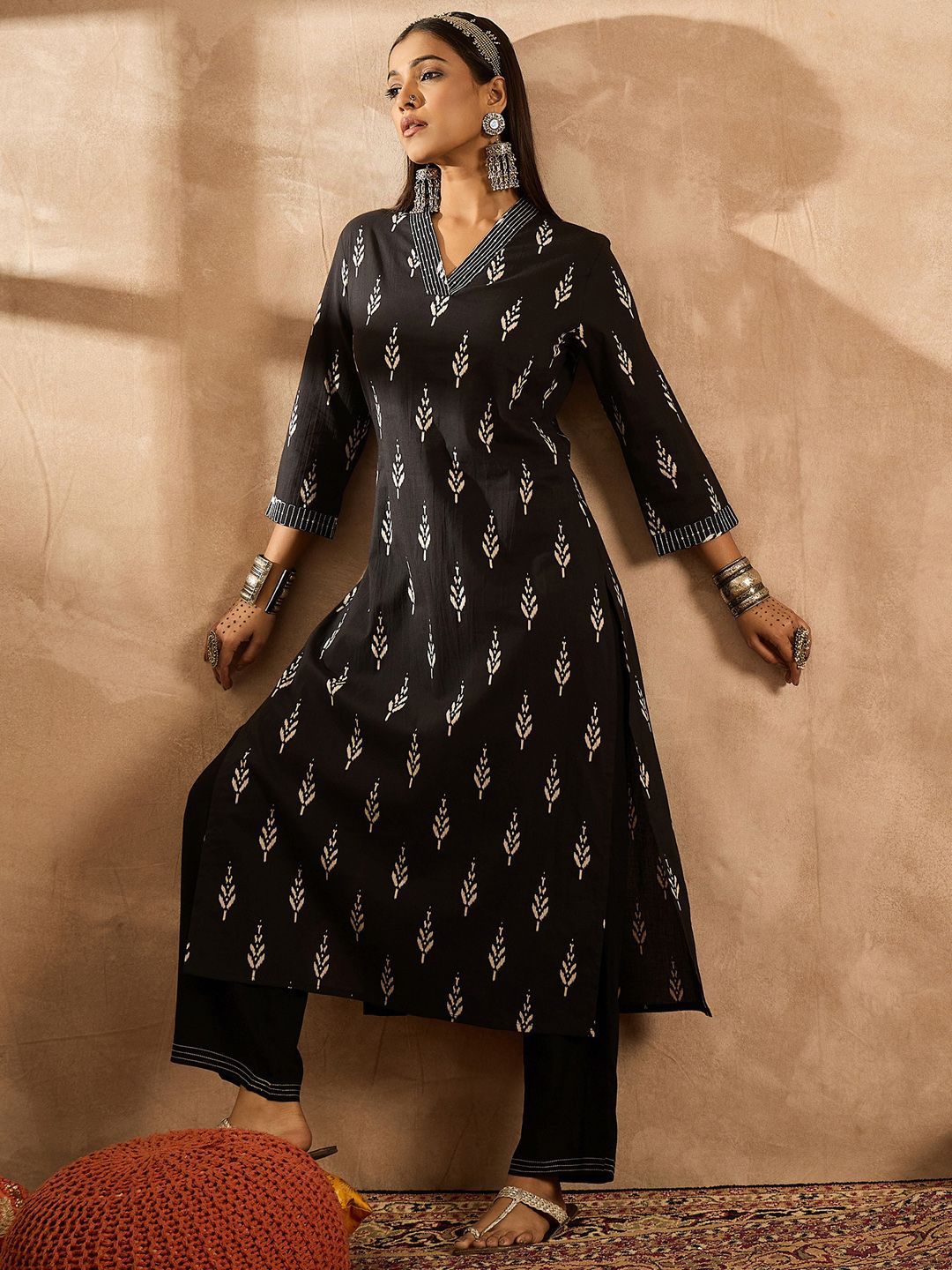 Dhiyona IE Floral Printed V-Neck Pure Cotton Sequinned Straight Kurta