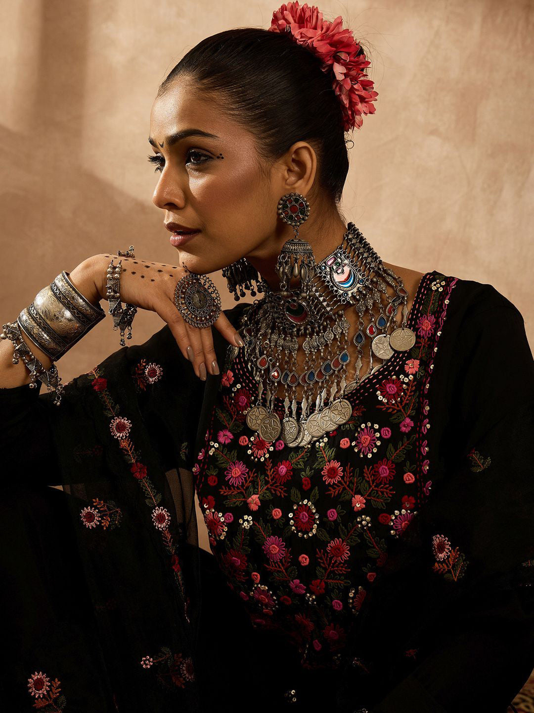 Women Floral Embroidered Regular Thread Work Kurta with Trousers & With Dupatta